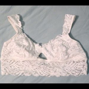 ☆NEW White Lace Keyhole Aerie Bralette☆